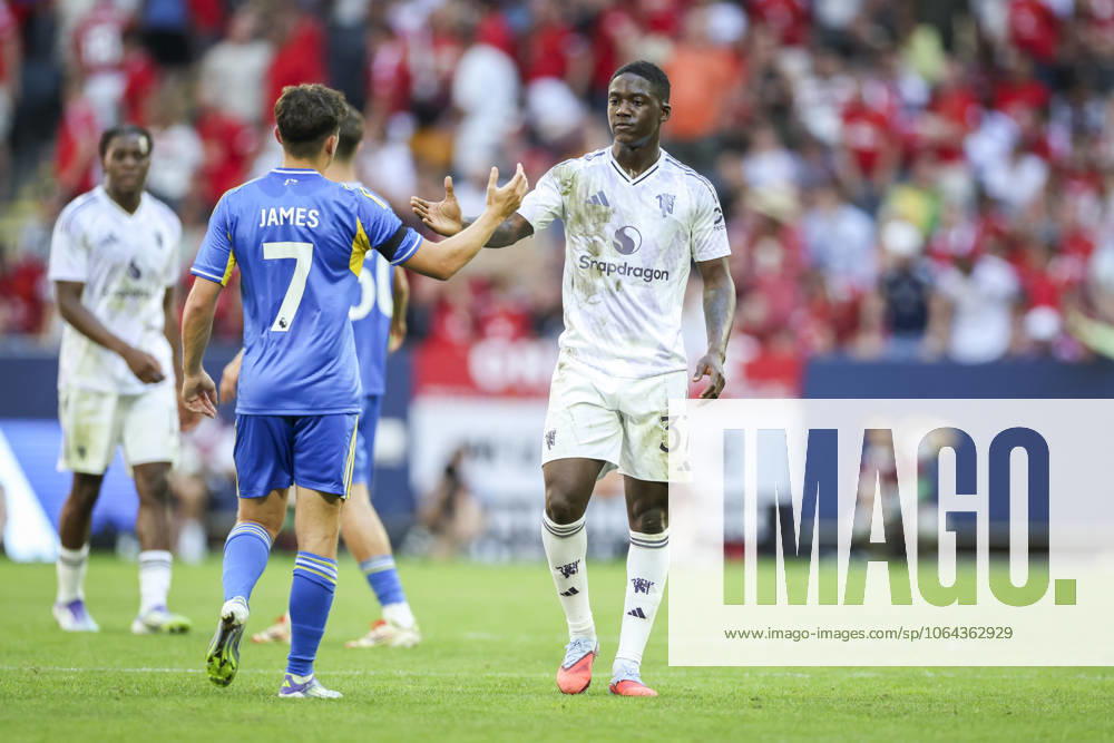 Manchester United, ManU FC v Leeds United FC, Pre-Season Friendly, Stockholm Kobbie Mainoo shakes hands with Daniel James after the Manchester United FC v Leeds United FC Pre-Season Friendly match at the Strawberry Arena, Stockholm, Sweden on 19 July 2025 Credit: Phil Duncan Every Second Media Editorial use only. All images are copyright Every Second Media Limited. No images may be reproduced without prior permission.