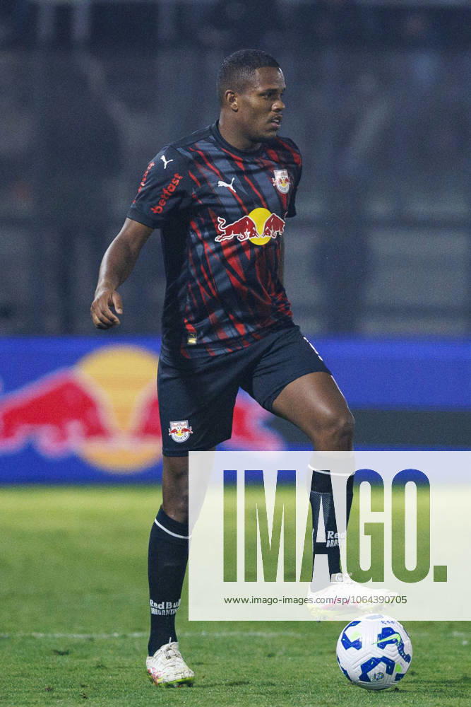 Braganca Paulista, Brazil July 23 Gustavo Marques of Red Bull Bragantino looks to pass the ball during the Brasileirao Betano 2025 match between Red Bull Bragantino and CR Flamengo at Estadio Municipal Cicero De Souza Marques on July 23, 2025 in Braganca Paulista, Brazil Photo by William Oliveira Eurasia Sport Images Braganca Paulista Estadio Municipal Cicero De Souza Marques Sao Paulo Brazil