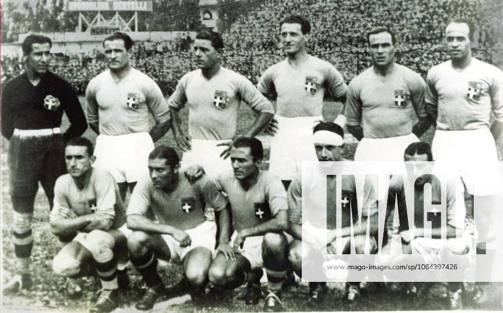 Football World Cup in Italy Final Italy Czechoslovakia 2 1 n v The Team from Italy before the Game u B Z above v l Combi, Monti, Ferraris IV, Allemandi, Guaita, Ferrari below v l Schiavio, Meazza, Monzeglio, Bertolini and Orsi 10 06 1934 in Rome National Stadium PNF Italy