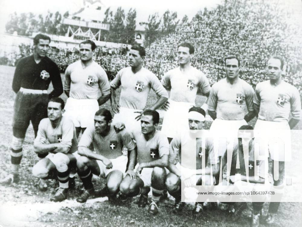 Football World Cup in Italy Final Italy Czechoslovakia 2 1 n v The Team from Italy before the Game u B Z above v l Combi, Monti, Ferraris IV, Allemandi, Guaita, Ferrari below v l Schiavio, Meazza, Monzeglio, Bertolini and Orsi 10 06 1934 in Rome National Stadium PNF Italy
