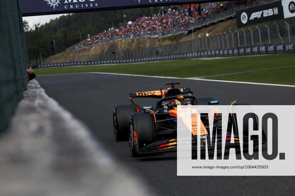 Formula 1 Moët & Chandon Belgian Grand Prix 2025 Laurent Lefebvre OVERTAKE MAXPPP - Stavelot 25 07 2025 81 PIASTRI Oscar (aus), McLaren F1 Team, action at the Formula 1 Moët & Chandon Belgian Grand Prix 2025, the 13th round of the 2025 FIA Formula 1 World Championship, WM, Weltmeisterschaft at the Circuit de Spa-Francorchamps in Stavelot, Belgium, from July 24 to 27, 2025 Stavelot FR Belgium