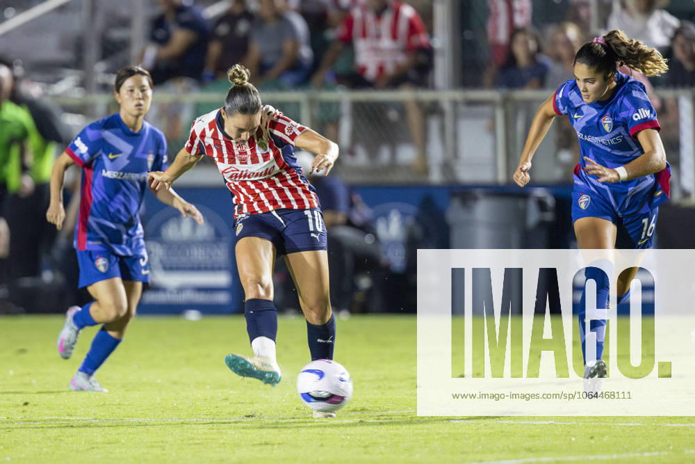 Guadalajara forward ADRIANA ITURBIDE (10) passes the ball during the second half of the International Exhibition game between MexicoÃ¢â‚¬â ¢s Chivas De Guadalajara and the NC Courage at First Horizon Stadium in Cary, North Carolina. NC Courage defeated the Chivas de Guadalajara 4-0. Cary USA - ZUMAa220 20250725_znp_a220_060