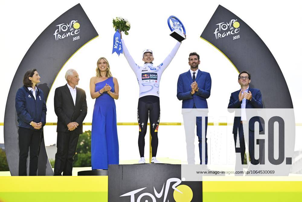 German Florian Lipowitz of RedBull-BORA-hansgrohe celebrates on the podium in the white jersey for best young rider. Former Italian pro rider Francesco Moser watches him as the first ever white jersey winner after stage 21 of the 2025 Tour de France cycling race, from Mantes-la-Ville to Paris (120km), on Sunday 27 July 2025 in France. The 112th edition of the Tour de France starts on Saturday 5 July in Lille, France, and will finish in Paris, France on the 27th of July. DIRKxWAEM x130137630x