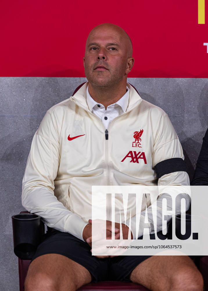 Football - Pre-Season - Liverpool FC v AC Milan HONG KONG - Saturday, July 26, 2025: Liverpool s head coach Arne Slot during the Hong Kong Football Festival 2025 pre-season match between Liverpool FC and AC Milan at the Kai Tak Stadium. (Photo by David Rawcliffe Propaganda) HONG KONG Kai Tak Stadium HONG KONG CHINA