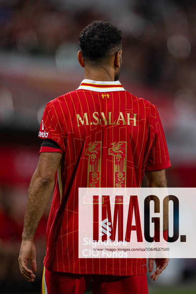 Football - Pre-Season - Liverpool FC v AC Milan HONG KONG - Saturday, July 26, 2025: Liverpool s Mohamed Salah, with numbers designed with Chinese symbols, during the Hong Kong Football Festival 2025 pre-season match between Liverpool FC and AC Milan at the Kai Tak Stadium. (Photo by David Rawcliffe Propaganda) HONG KONG Kai Tak Stadium HONG KONG CHINA