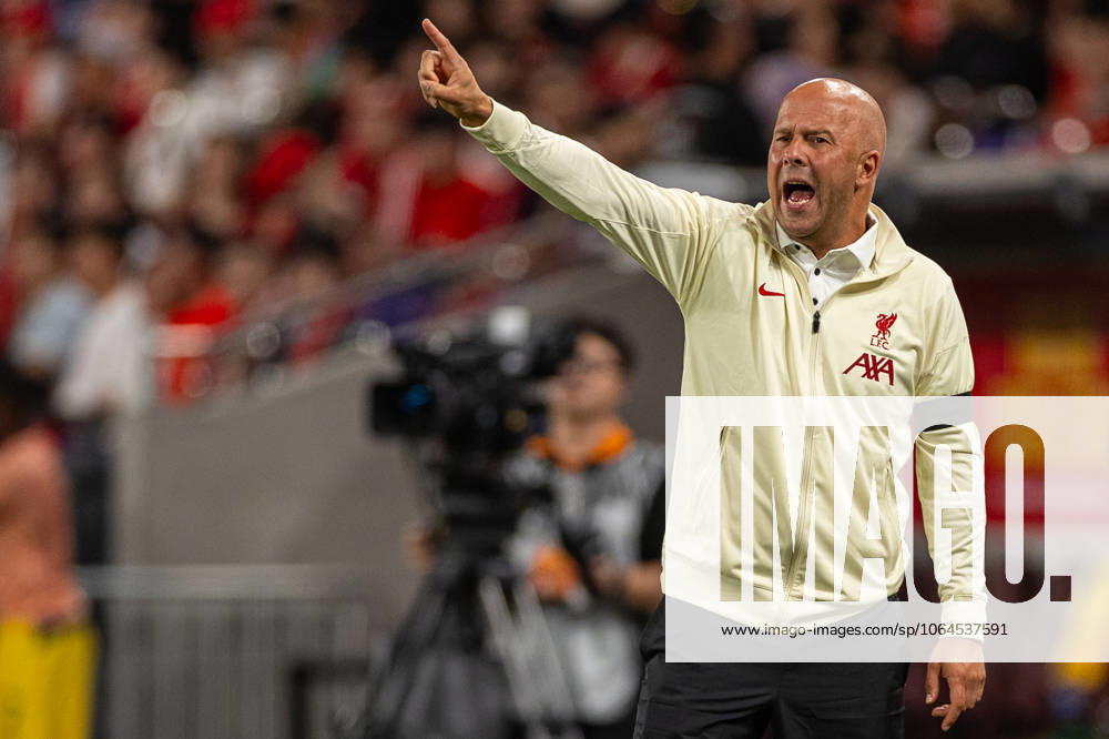 Football - Pre-Season - Liverpool FC v AC Milan HONG KONG - Saturday, July 26, 2025: Liverpool s head coach Arne Slot during the Hong Kong Football Festival 2025 pre-season match between Liverpool FC and AC Milan at the Kai Tak Stadium. (Photo by David Rawcliffe Propaganda) HONG KONG Kai Tak Stadium HONG KONG CHINA