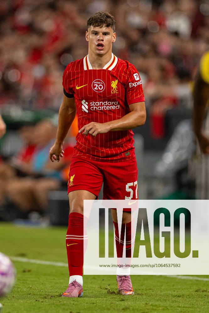 Football - Pre-Season - Liverpool FC v AC Milan HONG KONG - Saturday, July 26, 2025: Liverpool s Milos Kerkez during the Hong Kong Football Festival 2025 pre-season match between Liverpool FC and AC Milan at the Kai Tak Stadium. (Photo by David Rawcliffe Propaganda) HONG KONG Kai Tak Stadium HONG KONG CHINA