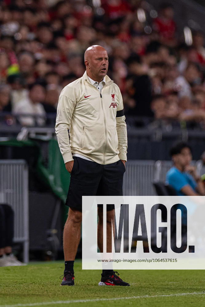 Football - Pre-Season - Liverpool FC v AC Milan HONG KONG - Saturday, July 26, 2025: Liverpool s head coach Arne Slot during the Hong Kong Football Festival 2025 pre-season match between Liverpool FC and AC Milan at the Kai Tak Stadium. (Photo by David Rawcliffe Propaganda) HONG KONG Kai Tak Stadium HONG KONG CHINA