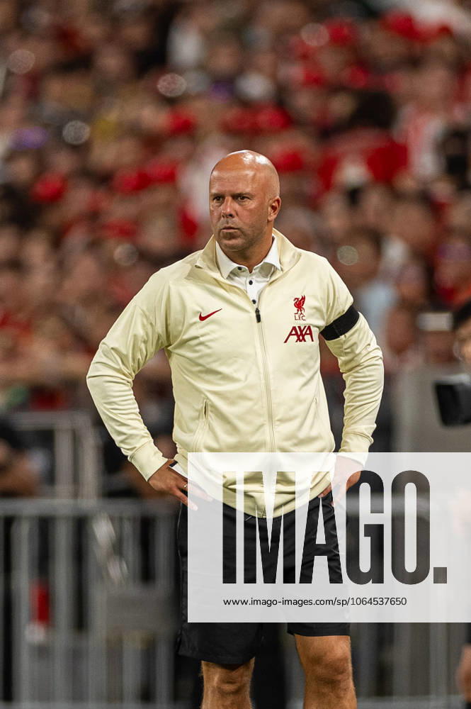 Football - Pre-Season - Liverpool FC v AC Milan HONG KONG - Saturday, July 26, 2025: Liverpool s head coach Arne Slot during the Hong Kong Football Festival 2025 pre-season match between Liverpool FC and AC Milan at the Kai Tak Stadium. (Photo by David Rawcliffe Propaganda) HONG KONG Kai Tak Stadium HONG KONG CHINA
