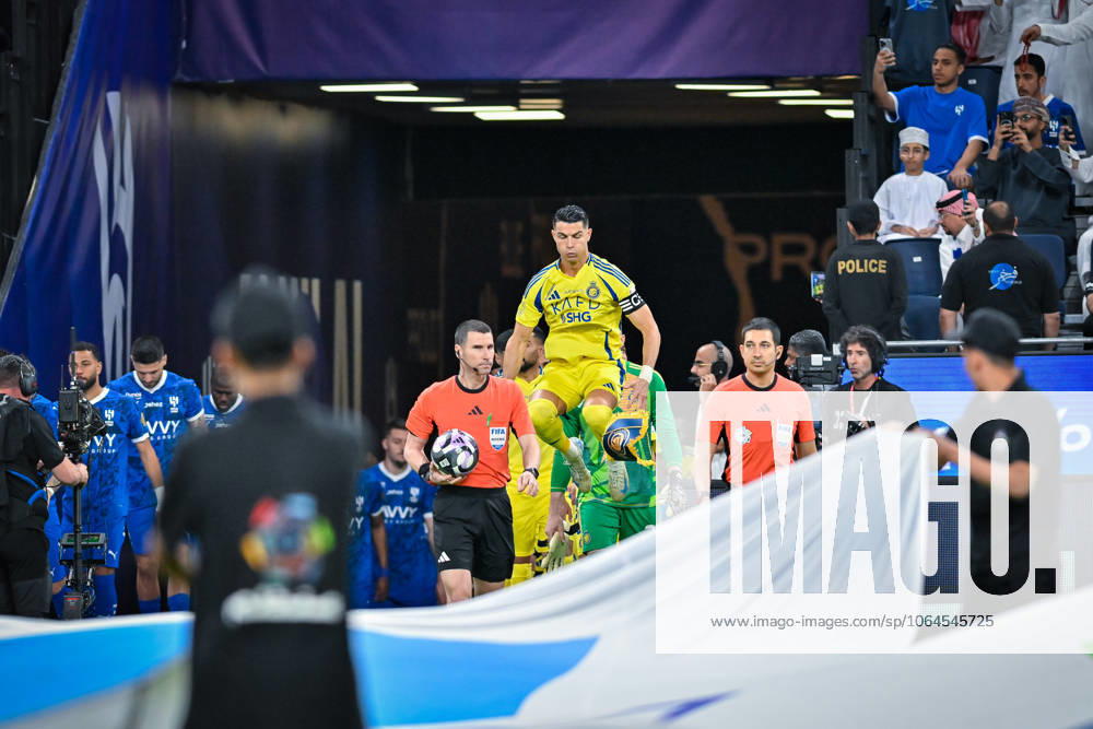 Al Hilal v Al Nassr - Saudi Pro League RIYADH, SAUDI ARABIA - APRIL 04: Cristiano Ronaldo of Al Nassr before the Saudi Pro League match between Al Hilal v Al Nassr in the Kingdom Arena on April 04, 2025 in Riyadh, Saudi Arabia. Riyad Suudi Arabistan. Editorial use only. Please get in touch for any other usage.