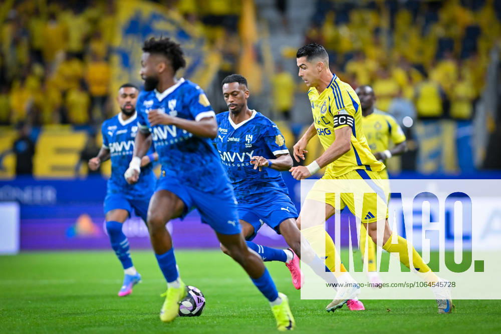 Al Hilal v Al Nassr - Saudi Pro League RIYADH, SAUDI ARABIA - APRIL 04: Cristiano Ronaldo (R) of Al Nassr competes during the Saudi Pro League match between Al Hilal v Al Nassr in the Kingdom Arena on April 04, 2025 in Riyadh, Saudi Arabia. Riyad Suudi Arabistan. Editorial use only. Please get in touch for any other usage.
