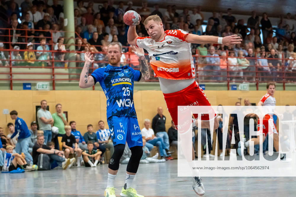 Handball I Men I Season 2025 2026 I Test match I TVB Stuttgart BSV Bern I 28 07 2025 Mats Hirt 77, BSV Bern throwing, next to him Patrick Zieker 25, TVB Stuttgart Gemeindehalle Bittenfeld Waiblingen Baden Württemberg Germany