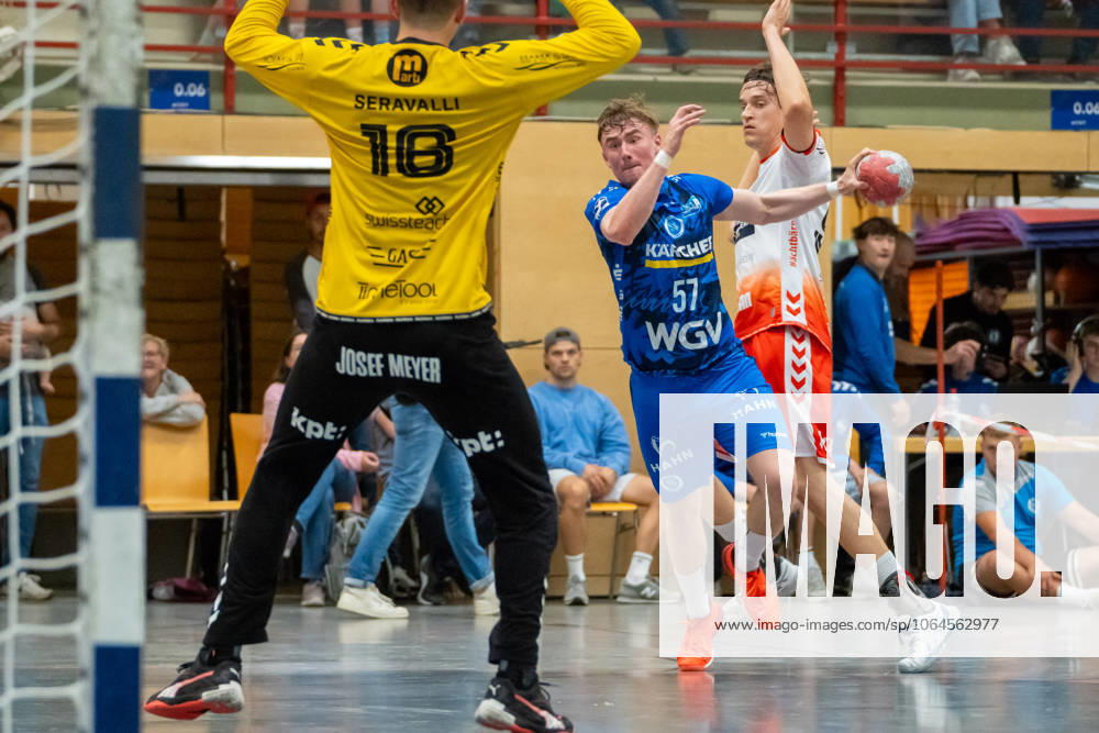 Handball I Men I Season 2025 2026 I Test match I TVB Stuttgart BSV Bern I 28 07 2025 Jakob Nigg 57, TVB Stuttgart in the throw Gemeindehalle Bittenfeld Waiblingen Baden Württemberg Germany