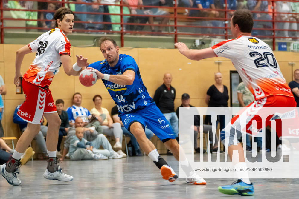 Handball I Men I Season 2025 2026 I Test match I TVB Stuttgart BSV Bern I 28 07 2025 Kai Häfner 34, TVB Stuttgart with ball Gemeindehalle Bittenfeld Waiblingen Baden Württemberg Germany