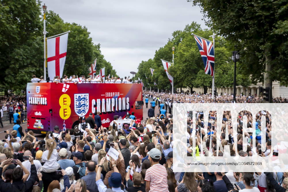 Lionesses Victory Parade The Lionesses Victory Parade passes along the Mall during the England Women s team victory parade on The Mall in London, England. The England Womens team defeated the Spain Womens team on Sunday 27th to retain the UEFA European Women s Championship. UK Newspapers OUT
