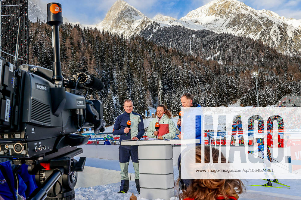 Laura Dahlmeier as ZDF expert at the Biathlon World Cup 2023 Laura Dahlmeier center as ZDF expert at the Biathlon World Cup 2023 in Antholz, ZDF biathlon expert Sven Fischer left, ZDF presenter Alexander Ruda right Antholz Antholz, Südtirol Arena, Biathl Trentino Südtirol Italy