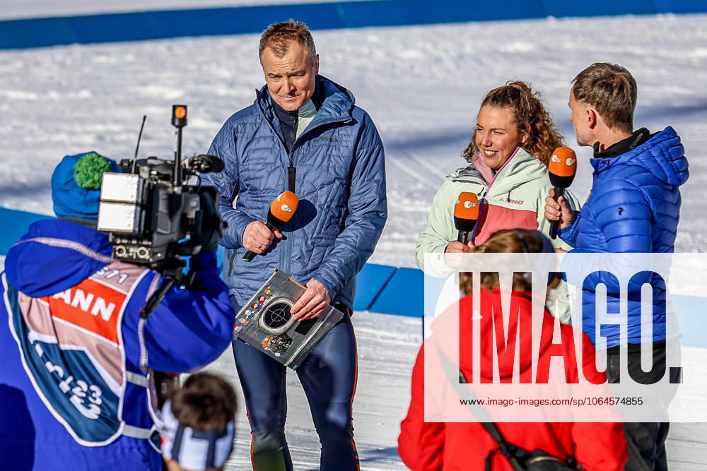 Laura Dahlmeier as ZDF expert at the Biathlon World Cup 2023 Laura Dahlmeier center as ZDF expert at the Biathlon World Cup 2023 in Antholz, ZDF biathlon expert Sven Fischer left, ZDF presenter Alexander Ruda right Antholz Antholz, Südtirol Arena, Biathl Trentino Südtirol Italy