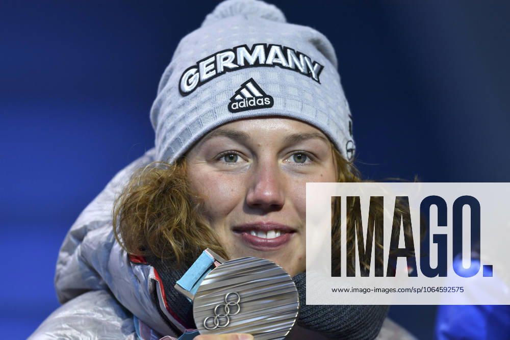 On the tragic death of Laura DAHLMEIER in a mountain accident in Pakistan ARCHIVE PHOTO Laura DAHLMEIER GER 3rd place, bronze, bronze medal, bronze medal winner, jubilation, joy, enthusiasm, biathlon, womens 15 km individual, award ceremony, Victory Ceremony, PyeongChang Olympic Medals Plaza on 16 02 2018 Olympic Winter Games 2018, from 09 02 25 02 2018 in PyeongChang South Korea Â