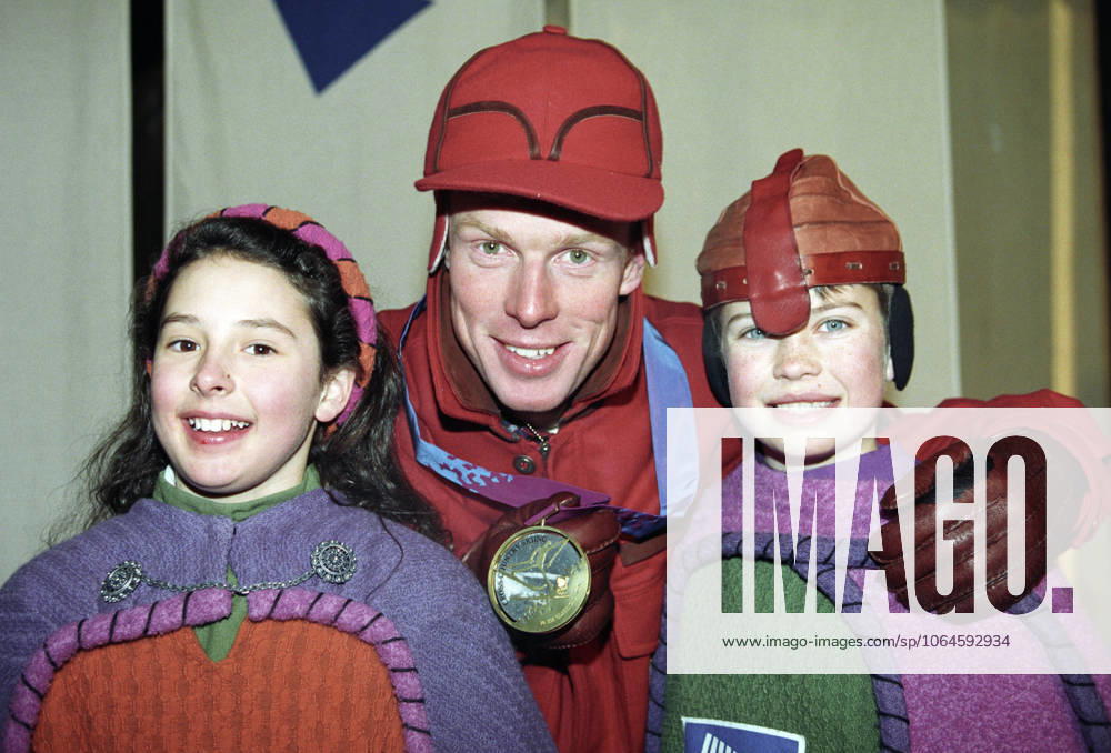 Historical pictures Lillehammer Olympics 1994 Cross-country skiing, 10km classic, men Bjorn Daehlie with the Olympic gold he won in todays 10km classic Here together with the Olympic mascots Kristin and Haakon The picture is approx. 47 MB PHOTO Erik Johansen NTB NTB Lillehammer NORWAY . RESTRICTED USE FOR BETTING COMPANIES Ref:0240186988st