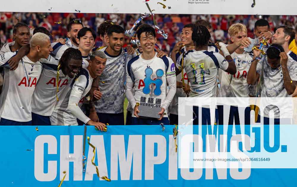Football - Pre-Season - Arsenal FC v Tottenham Houspur FC HONG KONG - Thursday, July 31, 2025: Tottenham Hotspur s Tottenham Hotspur s Son Heung-min celebrates with the trophy after the Hong Kong Football Festival 2025 pre-season match between Arsenal FC and Tottenham Houspur FC at the Kai Tak Stadium. Tottenham won 1-0. (Photo by David Rawcliffe Propaganda) HONG KONG Kai Tak Stadium HONG KONG CHINA