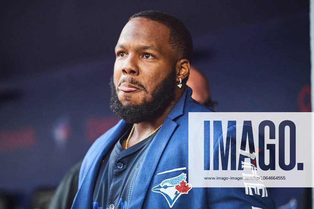 Toronto Blue Jays first base Vladimir Guerrero Jr. (27) reacts after hitting a home run against the Kansas City Royals during first inning MLB, Baseball Herren, USA baseball action in Toronto, Friday, Aug. 1, 2025. Canada News - August 1, 2025 - ZUMAc35_ 20250801_zaf_c35_142