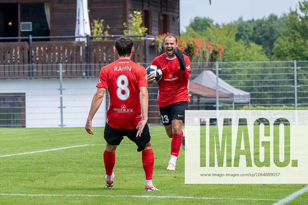 Elias Rahn SG Sonnenhof Großaspach, 08 cheers with Fabian Eisele SG Sonnenhof Großaspach, 23 , SG Sonnenhof Großaspach vs TSG Balingen, Football, Regionalliga Südwest, Matchday 1, Season 2025 2026, 02 08 2025 SG Sonnenhof Großaspach vs TSG Balingen, Football, Regionalliga Südwest, Matchday 1, Season 2025 2026, 02 08 2025 Aspach