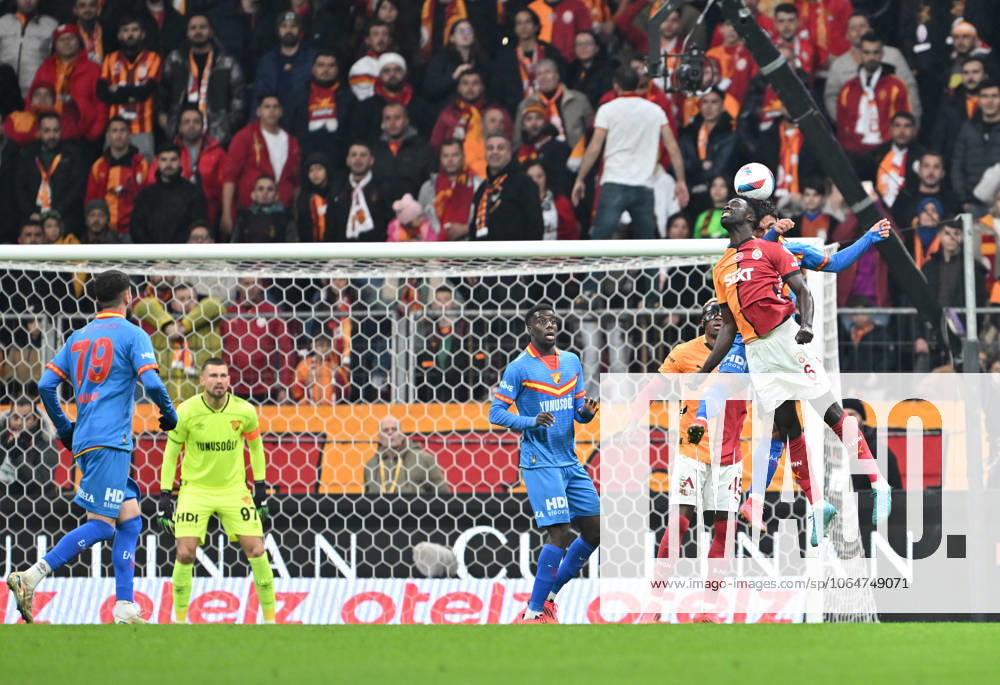 Galatasaray v Goztepe - Turkish Super Lig ISTANBUL, TURKIYE - JANUARY 04: Davinson Sanchez (6) of Goztepe in action during the Turkish Super Lig week 18 football match between Galatasaray and Goztepe at RAMS Park Stadium in Istanbul, Turkiye on January 04, 2025. Istanbul Turkey. Editorial use only. Please get in touch for any other usage.