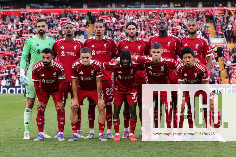 Fußball Vorsaison-Freundschaftsspiel Liverpool gegen Athletic Bilbao 4. August 2025 Vorsaison-Freundschaftsspiel Liverpool gegen Athletic Bilbao Die Liverpooler Mannschaft stellt sich für ein Mannschaftsfoto auf Foto Simon Stacpoole Abseits Liverpool UK