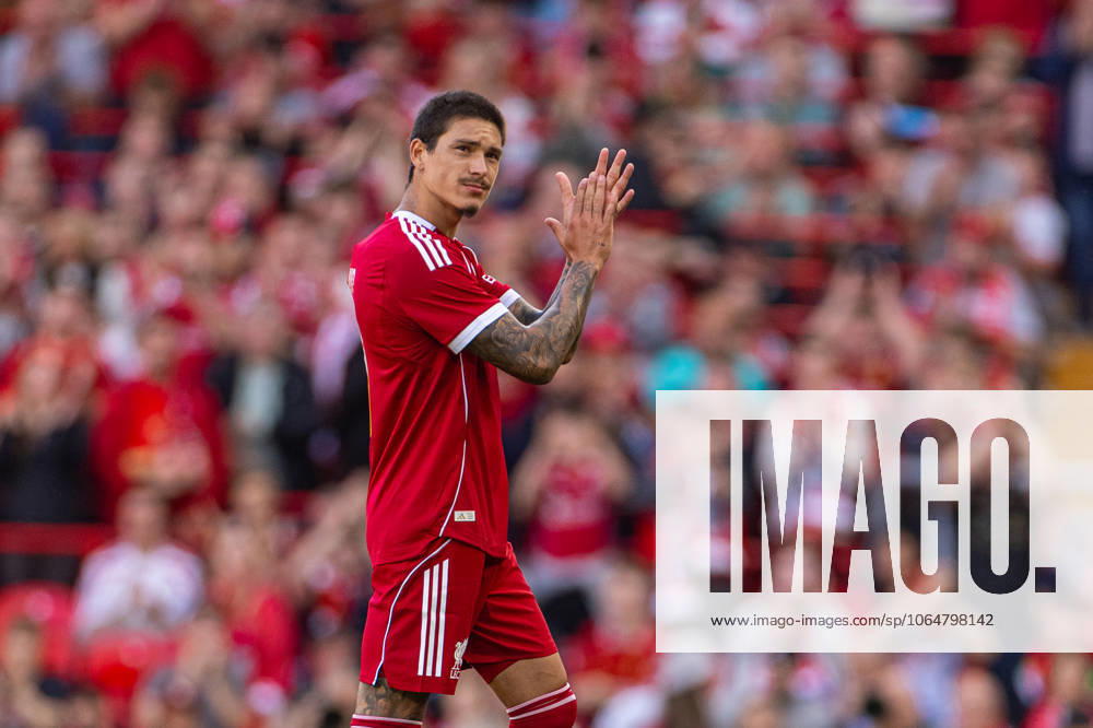 Football - Pre-season Friendly - Liverpool FC v Athletic Bilbao FC LIVERPOOL, ENGLAND - Monday, August 4, 2025: Liverpool s Darwin Nunez applauds the supporters as he is substituted during a pre-season friendly match between Liverpool FC and Athletic Bilbao at Anfield. Liverpool won 4-1. (Photo by David Rawcliffe Propaganda) LIVERPOOL Anfield MERSEYSIDE ENGLAND
