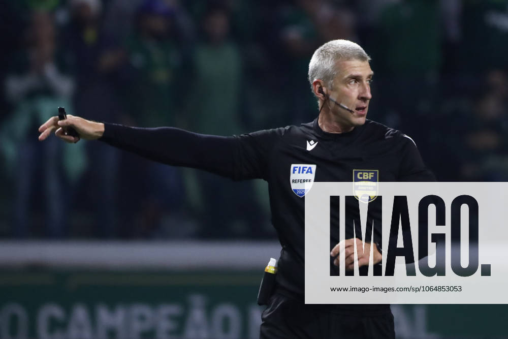 Palmeiras and Corinthians in the round of 16 of the Copa do Brasil Referee Anderson Daronco during the match between Palmeiras and Corinthians for the second leg of the round of 16 of the Copa do Brasil, at Allianz Parque, west of Sao Paulo, this Wednesday, the 6th. SoO PAULO SoO PAULO BRAZIL