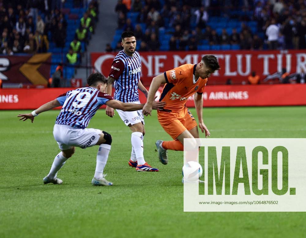 Trabzonspor v Basaksehir - Turkish Super Lig TRABZON, TURKIYE - OCTOBER 19: Serdar Guler (R) of Basaksehir in action during the Turkish Super Lig week 9th match between Trabzonspor and Basaksehir at Papara Park in Trabzon, Turkiye on October 19, 2024. Trabzon Turkey. Editorial use only. Please get in touch for any other usage.