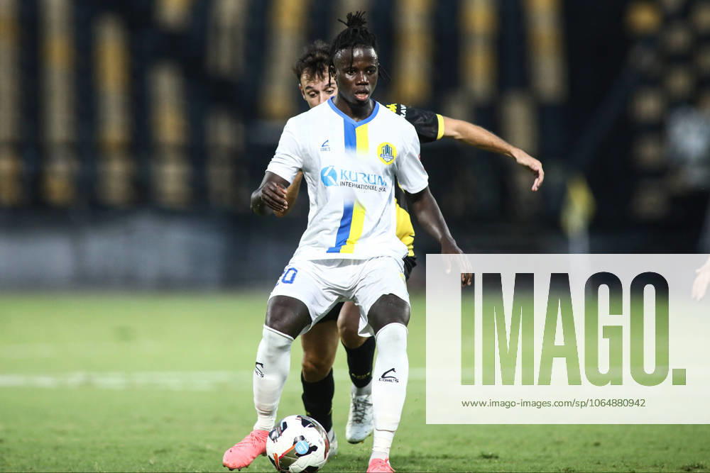 Elbasani s Ze Gomes in action during a friendly game between Aris FC and AF Elbasani. Thessaloniki Greece - ZUMAp191 20240806_zap_p191_018