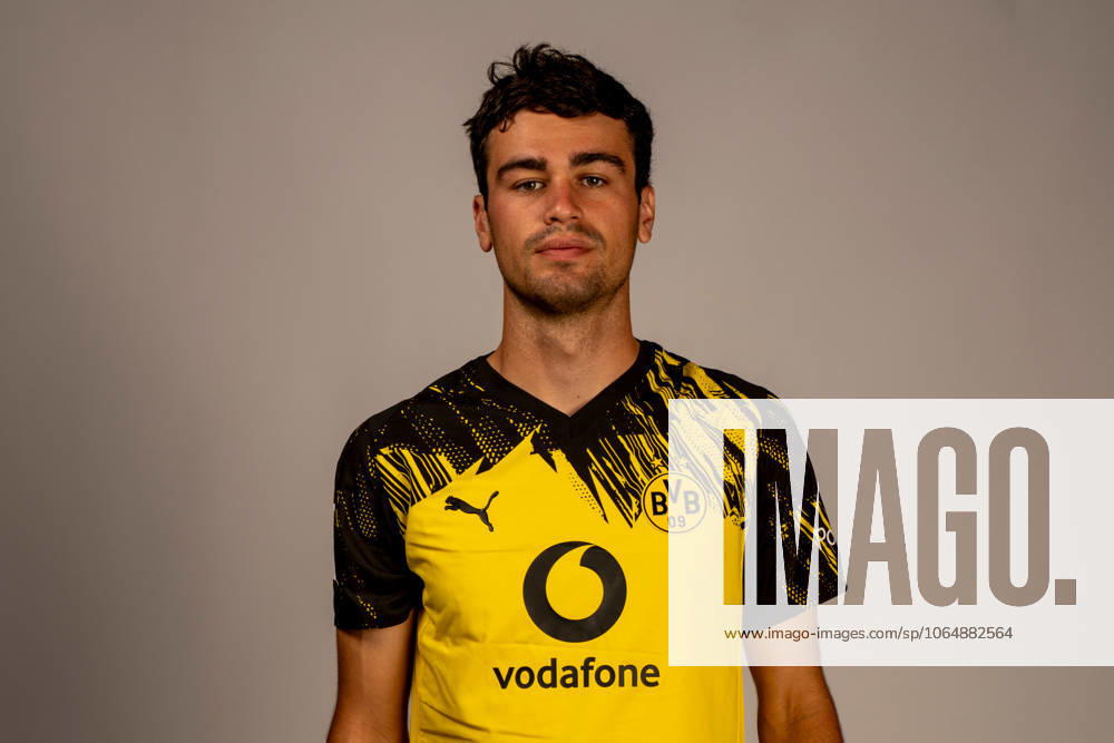 Borussia Dortmund 1 BL, portrait date 2025 2026 Borussia Dortmund 1 BL, portrait date 2025 2026 Giovanni Reyna Borussia Dortmund 1 BL, portrait date 2025 2026 Photo Borussia Dortmund Hendrik Deckers via Revierfoto Dortmund Training ground Hohenbuschei North Rhine-Westphalia Germany Poolfoto Borussia Dortmund Hendrik Deck ,