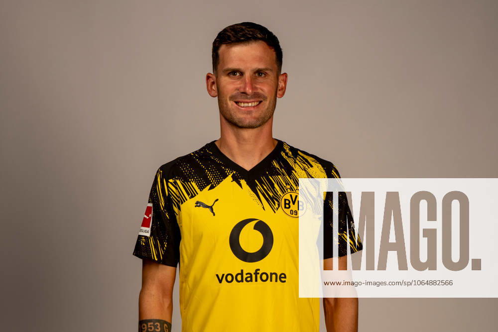 Borussia Dortmund 1 BL, portrait date 2025 2026 Borussia Dortmund 1 BL, portrait date 2025 2026 Pascal Groß Borussia Dortmund 1 BL, portrait date 2025 2026 Photo Borussia Dortmund Hendrik Deckers via Revierfoto Dortmund Training ground Hohenbuschei North Rhine-Westphalia Germany Poolfoto Borussia Dortmund Hendrik Deck ,