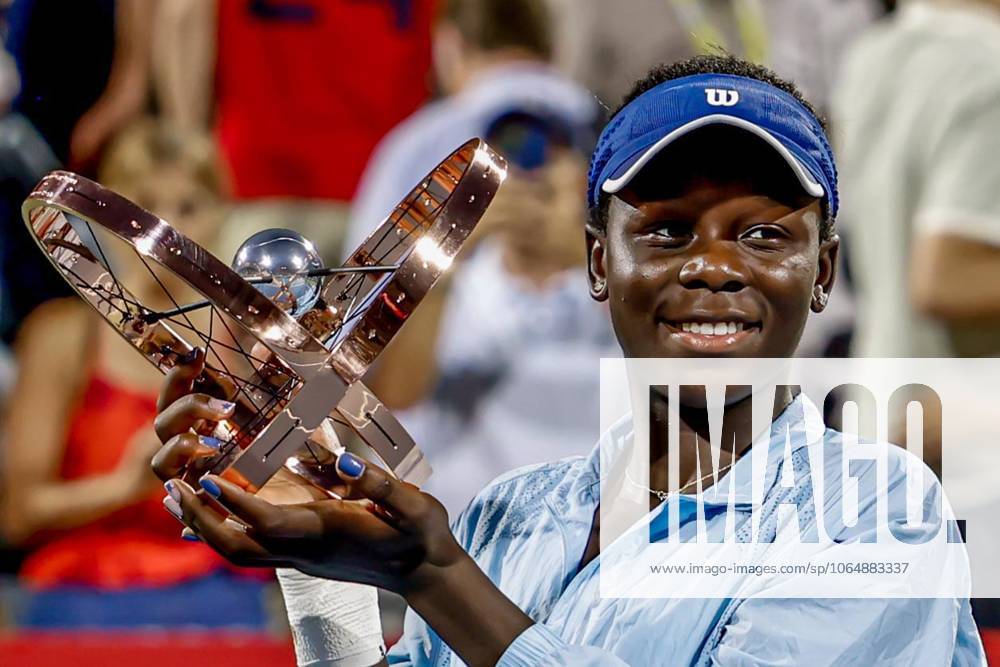 Victoria Mboko Canada after her first title of her career at the WTA Masters 1000 de MontrÃ al on IGA Centre Court against Naomi Osaka Japan TENNIS WTA 1000 NATIONAL BANK OPEN 2025 FINALE MBOKO OSAKA IGA STADIUM MONTREAL CANADA 07 08 2025 Montassar Yazidi PRESSE SPORTS MONTREAL IGA STADIUM Canada GermanyxJapanxUKxFrancexBelgiumxOUT