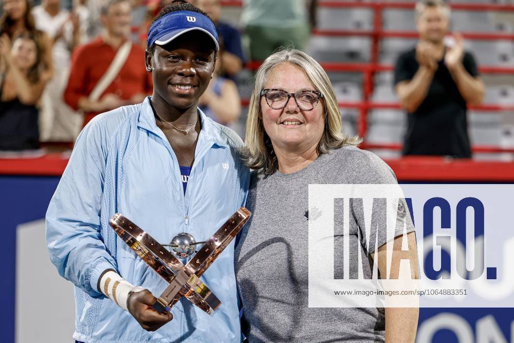 Victoria Mboko Canada after her first title of her career at the WTA Masters 1000 de Montrà al 2025 with her coach Nathalie Tauziat France au court central IGA against Naomi Osaka Japan TENNIS WTA 1000 NATIONAL BANK OPEN 2025 FINALE MBOKO OSAKA IGA STADIUM MONTREAL CANADA 07 08 2025 Montassar Yazidi PRESSE SPORTS MONTREAL IGA STADIUM Canada GermanyxJapanxUKxFrancexBelgiumxOUT
