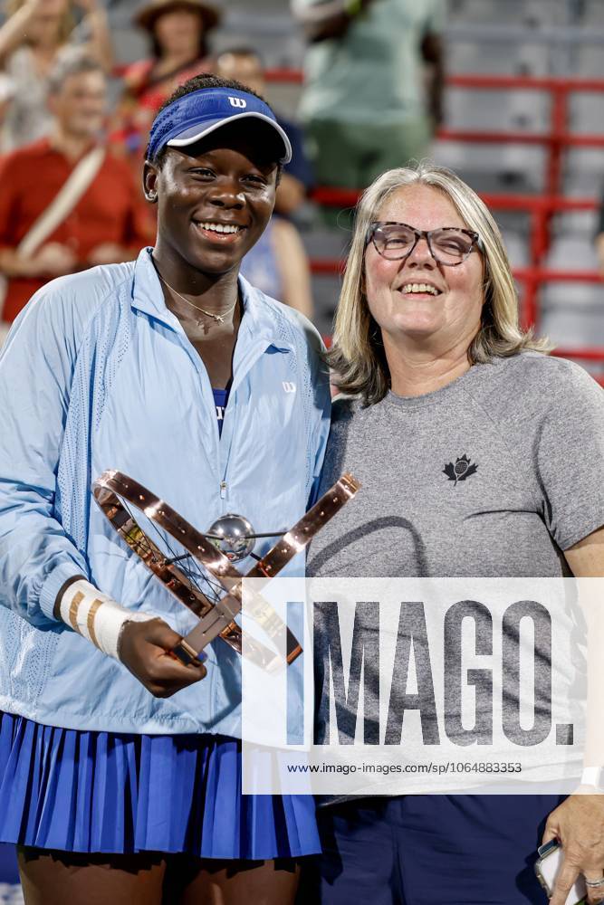 Victoria Mboko Canada after her first title of her career at the WTA Masters 1000 de Montrà al 2025 with her coach Nathalie Tauziat France au court central IGA against Naomi Osaka Japan TENNIS WTA 1000 NATIONAL BANK OPEN 2025 FINALE MBOKO OSAKA IGA STADIUM MONTREAL CANADA 07 08 2025 Montassar Yazidi PRESSE SPORTS MONTREAL IGA STADIUM Canada GermanyxJapanxUKxFrancexBelgiumxOUT