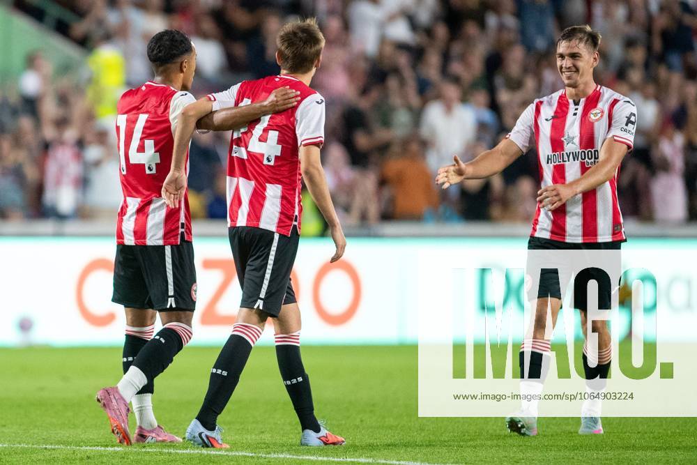 Fabio Carvalho of Brentford celebrates with Mikkel Damsgaard of Brentford after Mikkel makes it 2-1 Brentford v Borussia Mönchengladbach, Football, Pre-Season Friendlies, Gtech Community Stadium, London, UK, 08 08 25 No use with unauthorised audio, video, data, fixture lists (outside the EU), club league logos or live services. Online in-match use limited to 45 images (+15 in extra time). No use to emulate moving images. No use in betting, games or