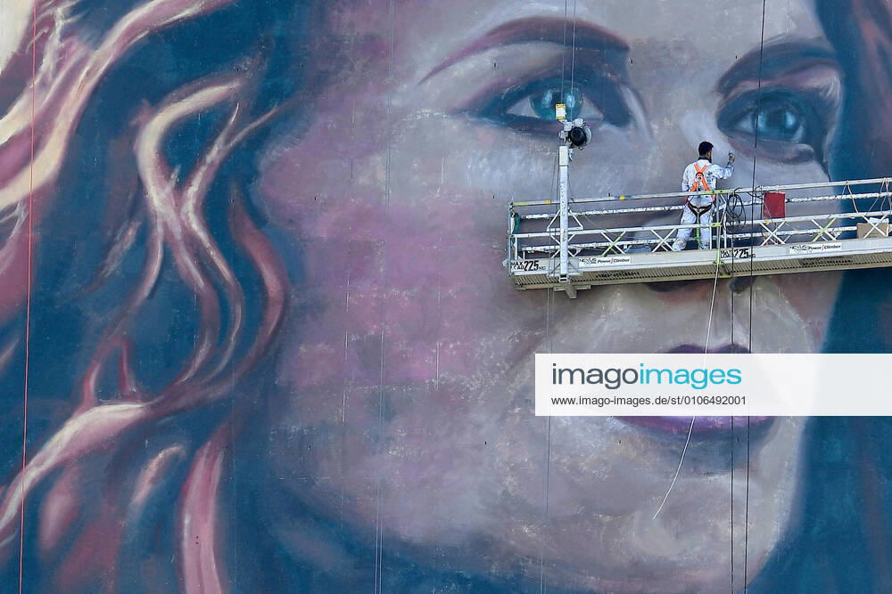 Nicole Kidman Wandgemälde in Sydney NICOLE KIDMAN MURAL SYDNEY, A large mural featuring Australian actor Nicole Kidman is seen in Kings Cross, Sydney, Saturday, November 14, 2020. ( NO ARCHIVING, , NO USE IN BOOKS WITHOUT CONSENT SYDNEY NSW AUSTRALIA