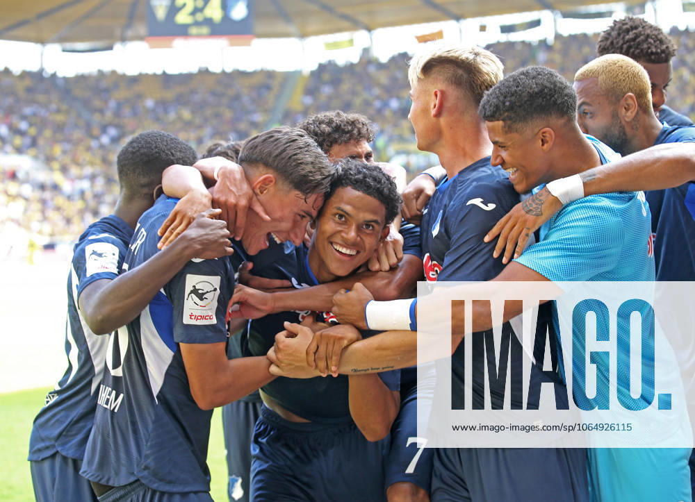 Torjubel 2:4 Hoffenheim, Torschütze Tiago Poller (Hoffenheim, mitte) . Alemannia Aachen vs TSG Hoffenheim 2 . Aachen, GER, 09.08.2025 ,Fussball 3. Liga 2025 2026 .