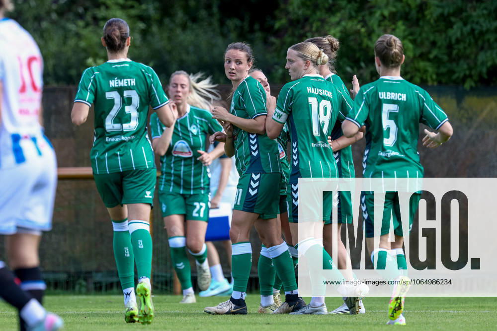 SV Werder Bremen players with goal celebration, cheering, jubilant, optimistic, match scene, highlight, joy about the goal to 1 0, 10 08 2025, Bremen Germany , football, test match women, SV Werder Bremen SC Heerenveen