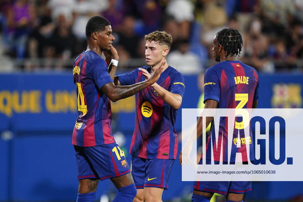 ESP: FC Barcelona, Barca v Como 1907. Joan Gamper Trophy Raphael Dias Belloli Raphinha of FC Barcelona celebrates the 3-0 with his teammates during the Joian Gaper Trophy match between FC Barcelona and Como 1907 played at Johan Cruyff Stadium on August 10, 2025 in Barcelona, Spain. kpng