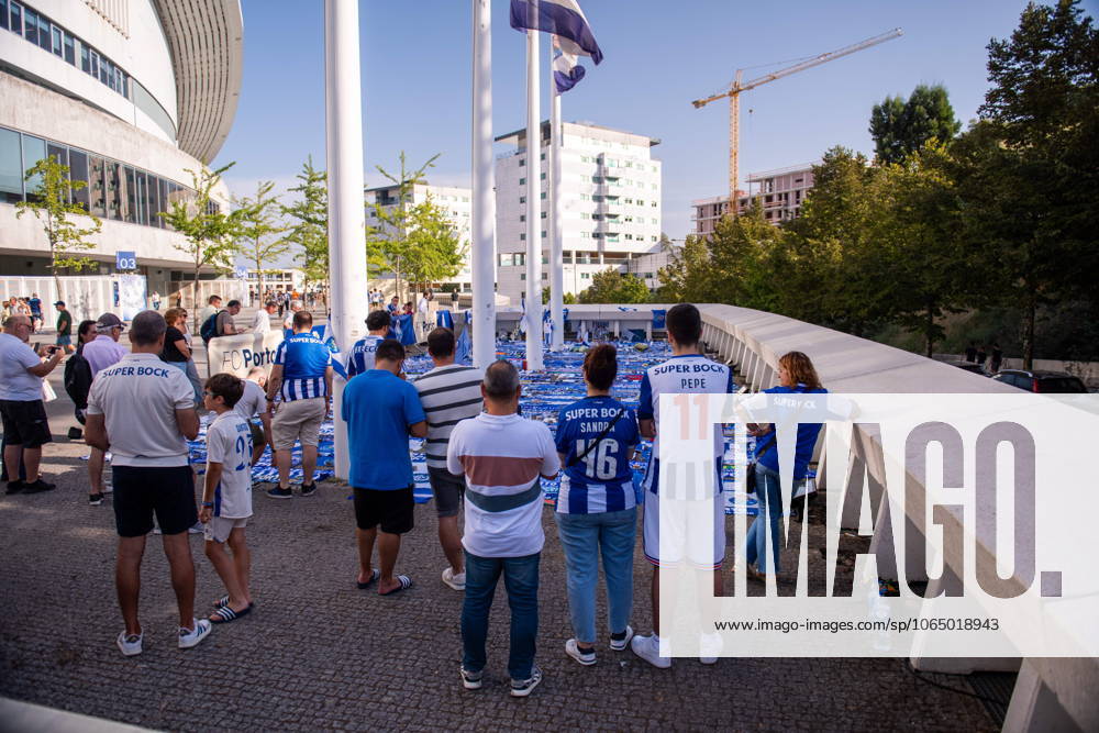 FC Porto supporters seen in the public wake held for Jorge Costa at the Estadio do Dragao on August 06, 2025 in Porto, Portugal. Jorge Costa was a professional football player, coach and sports diretor for many clubs such as FC Porto, Portuguese national team, Nationalteam The wake, attended by friends and fellow players comes the day after his pass away due to an cardiac arrest in Porto, Portugal. Porto Portugal - ZUMAal H 20140204_zsp_l192_009