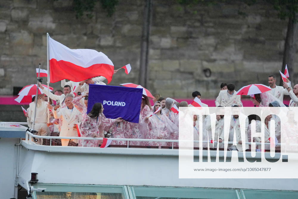 Olympic Games, Olympische Spiele, Olympia, OS Paris 2024: Opening Ceremony PARIS, FRANCE - JULY 26: Athletes from Poland delegation sail in a boat along the river Seine as rain starts at the start of the opening ceremony of the Paris 2024 Olympic Games in Paris, France on July 26, 2024. France World. Editorial use only. Please get in touch for any other usage.