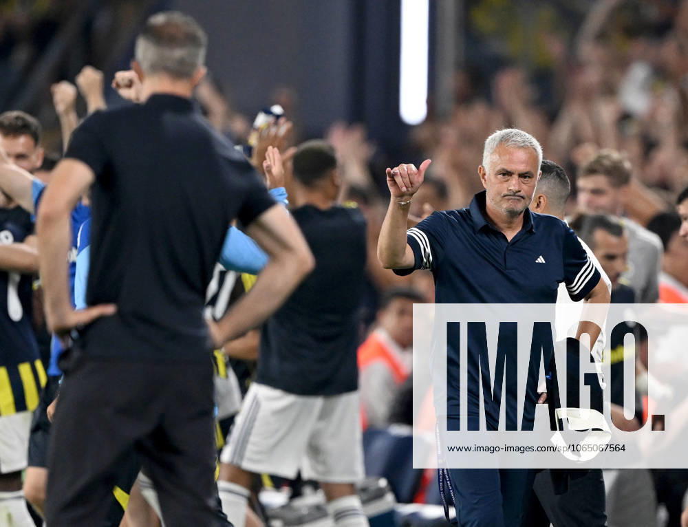 Fenerbahce v Feyenoord - UEFA Champions League ISTANBUL, TURKIYE - AUGUST 12: Head coach Jose Mourinho (R) of Fenerbahce and head coach Robin Van Persie (L) of Feyenoord greet after the UEFA Champions League third qualifying round second-leg football match between Fenerbahce and Feyenoord at Chobani Stadium in Istanbul, Turkiye on August 12, 2025. Ali Atmaca Anadolu Istanbul Turkey. Editorial use only. Please get in touch for any other usage.