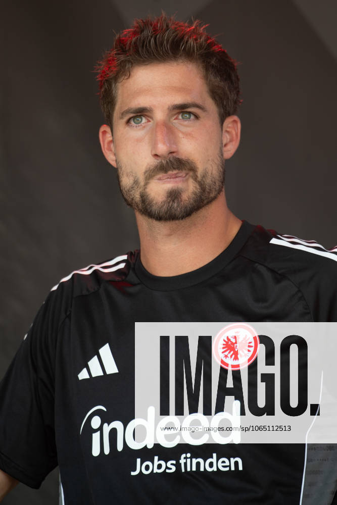 2025 08 13 Family Day of Eintracht Frankfurt v l , goalkeeper, goalkeeper Kevin Trapp Eintracht Frankfurt skeptical