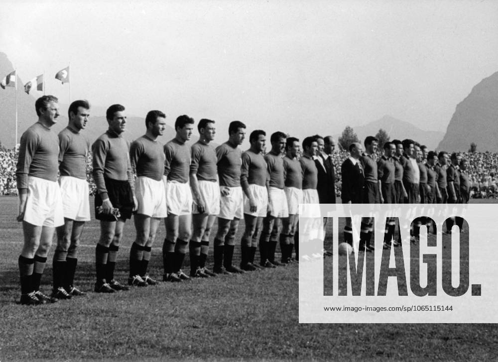 Football World Cup in the Switzerland Final Round Group 4 Italy Belgium 4 1 1 0 u B Z front The Team from Italy and rear The Belgians v l The Italians Gino Capello, Carlo Galli, Giorgio Ghezzi, Omero Tognon, Amleto Frignani, Ardico Magnini, Fulvio Nesti, Giovanni Giacomazzi, Maino Nero, Benito Lorenzi, Egisto Pandolfini, Linesman, Referees Steiner AUT , Linesman and The Belgians Joeseph Mermans, Leopold Anoul, Louis Carre, Marcel Dries, Leopold Gernaey, Hippolite van the Bosch, Victor Mees, Alfons van Brandt, Henri Coppens, Pieters van the Bosch and costant Huysmans 20 06 1954 in Lugano Stadium Cornaredo Switzerland