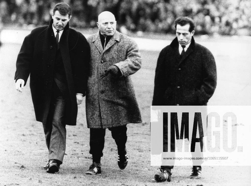Soccer, Germany 1 FC Cologne u B Z v l n r Hans Schaefer, team manager Knoepfle and Club doctor Dr Beans 1965 ATTENTION date estimated !ACHTUNG AUFNAHMEDATUM GESCHÄTZT!
