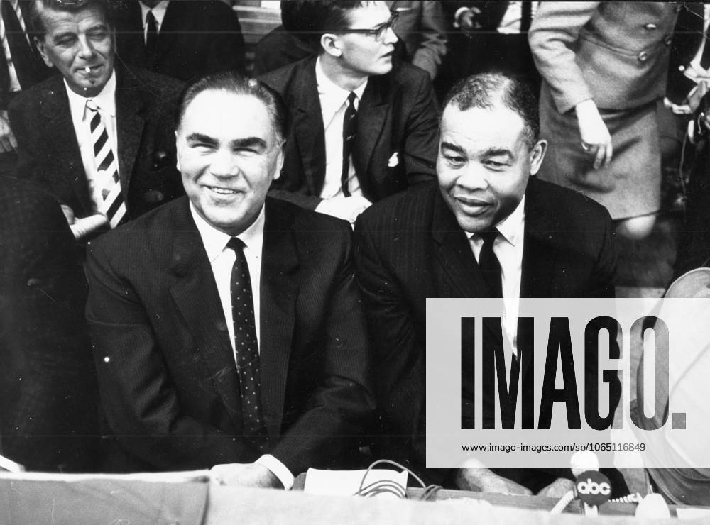 Boxing u B Z v l Max Schmeling Germany and Joe Louis USA ATTENTION date estimated !ACHTUNG AUFNAHMEDATUM GESCHÄTZT!
