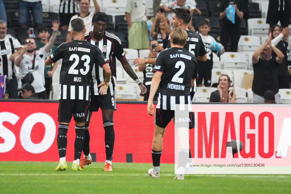Tammy Abraham of Besiktas celebrates after scoring the second goal of his team with teammates during the UEFA Conference League 2025 26 Third Qualifying Round Second Leg match between Besiktas and St Patricks at Tupras Stadium on August 14, 2025 in Istanbul , Turkey. ( Photo by Seskimphoto ) Istanbul Turkey Istanbul Turkey